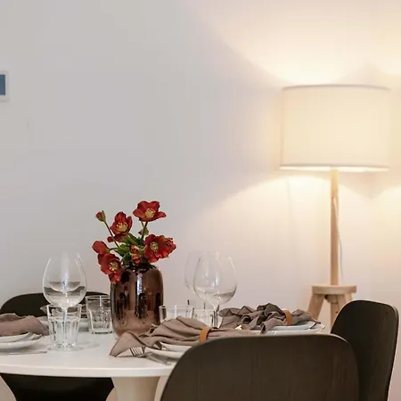 Huswell - Charming With Cozy Balcony *