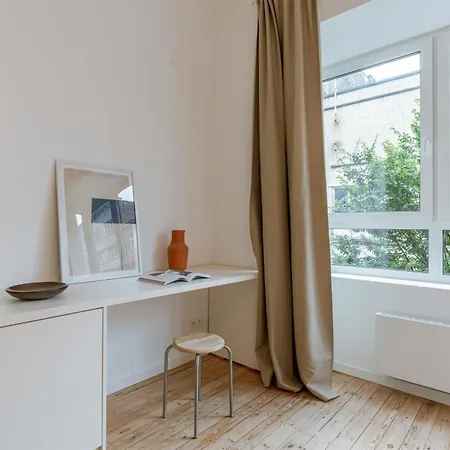 Huswell - Charming With Cozy Balcony