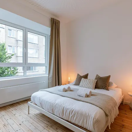 Huswell - Charming With Cozy Balcony *