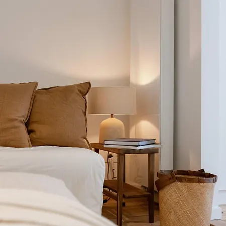 Huswell - Charming With Cozy Balcony Apartment *